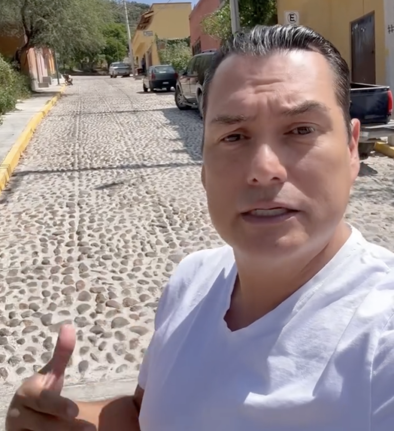 Entregan pavimentación de la Privada Guacamayas en Montes de Loreto